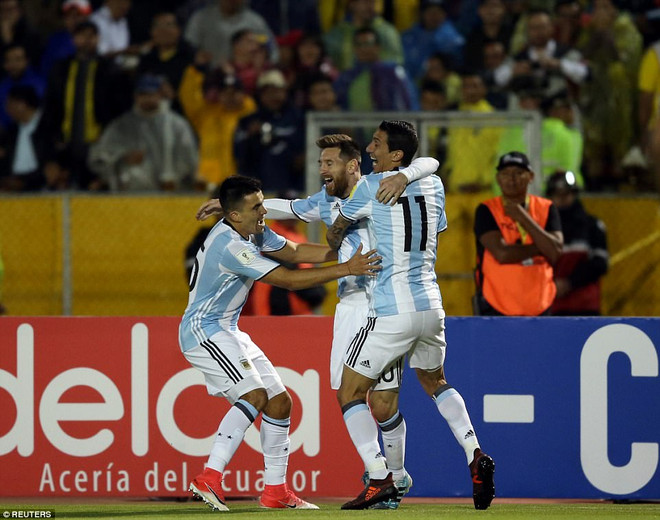 Argentina lần đầu thắng trên sân Ecuador kể từ năm 2001. (Nguồn: Reuters) Messi lập hat-trick đưa Argentina vào vòng chung kết World Cup 2018 ảnh 2