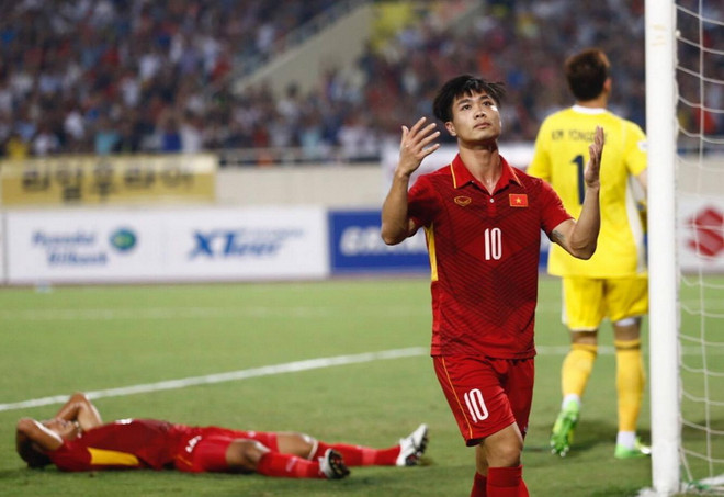 Hà Đức Chinh lỡ cơ hội đáng tiếc trước khung thành bỏ trống ảnh 1