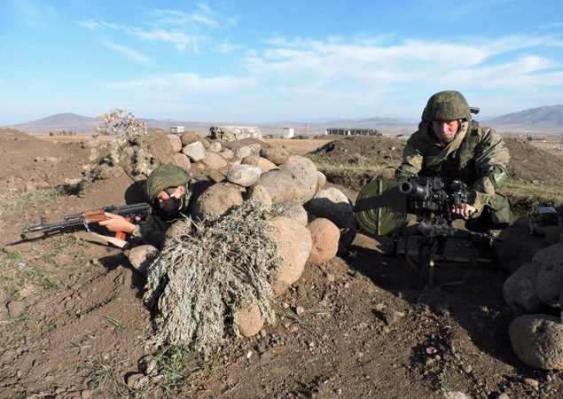 Quân khu miền Đông Nga tập trận với súng phóng lựu AGS-17 ảnh 1