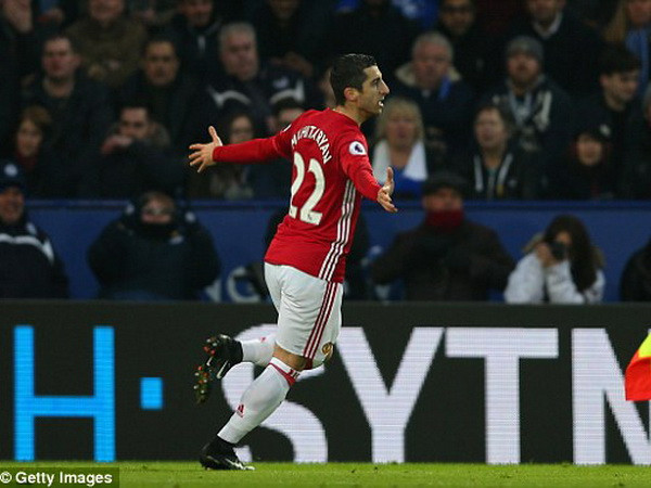 Mkhitaryan đi bóng từ giữa sân ghi bàn vào lưới Leicester City ảnh 1