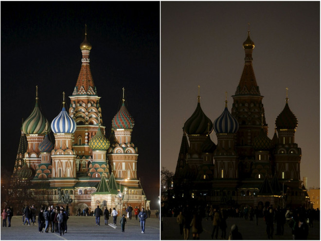 Bức ảnh kết hợp cho thấy Nhà thờ thánh Basil trước và trong Giờ Trái Đất ở Moscow. (Nguồn: Reuters) Các địa danh trên thế giới cùng tắt đèn hưởng ứng giờ Trái Đất ảnh 15