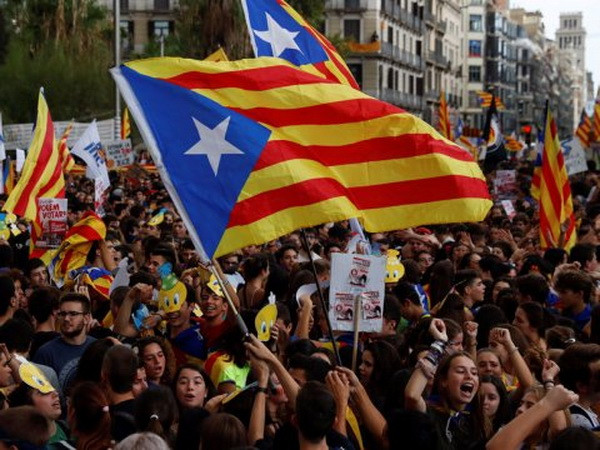 Ủy ban châu Âu không thay đổi lập trường về vấn đề Catalonia ảnh 1