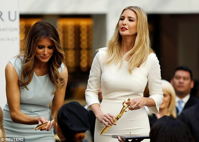 Ivanka Trump gọi bà Melanie Trump là "mẹ kế phi thường của tôi" ảnh 1