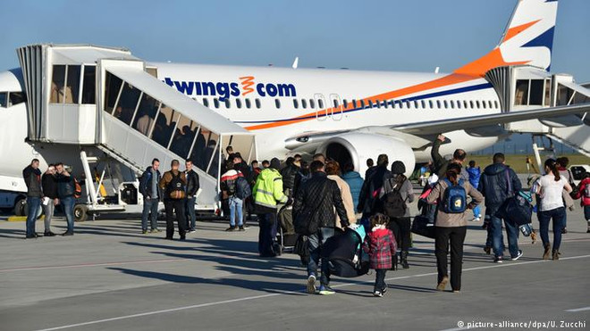 Đức trục xuất 27 người tị nạn Afghanistan bất chấp chỉ trích ảnh 1