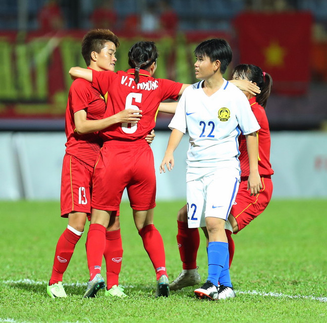 Thắng đậm Malaysia, Việt Nam giành HCV bóng đá nữ SEA Games 29 ảnh 3