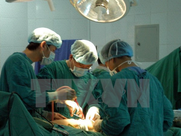 Bệnh viện Đồng Nai thay khớp háng thành công cho cụ bà 100 tuổi ảnh 1