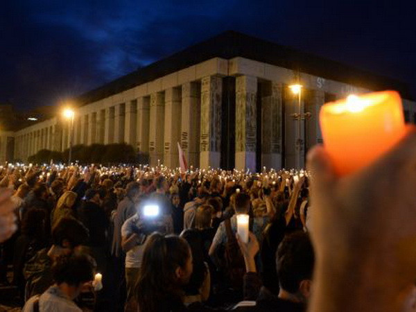 Biểu tình lớn phản đối cải cách hệ thống tư pháp ở Ba Lan ảnh 1