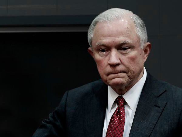 Bộ trưởng Tư pháp Mỹ rút khỏi cuộc điều tra bầu cử Tổng thống ảnh 1