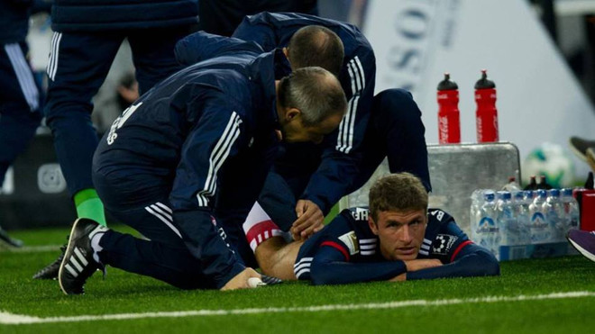 Vận đen liên tục đeo bám những người kế nhiệm Lahm ở Bayern ảnh 1