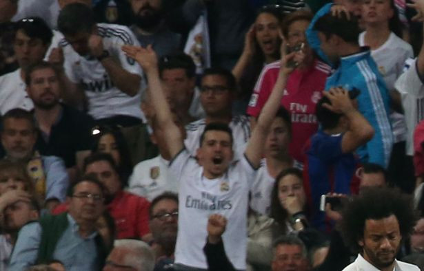 Fan Real gây sốc khi ăn mừng bàn thắng của Messi tại Bernabeu ảnh 2