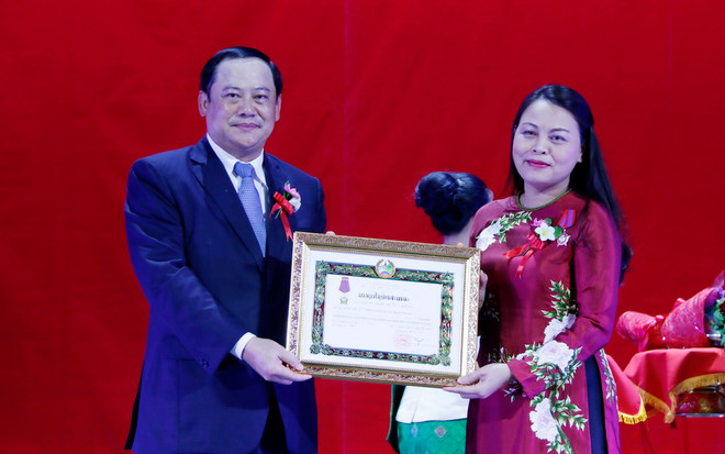 Míttinh trọng thể kỷ niệm Năm đoàn kết, hữu nghị Việt Nam​-Lào ảnh 1