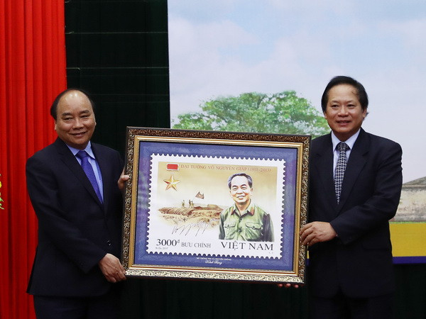 Thủ tướng ký phát hành Bộ tem đặc biệt Đại tướng Võ Nguyên Giáp ảnh 1