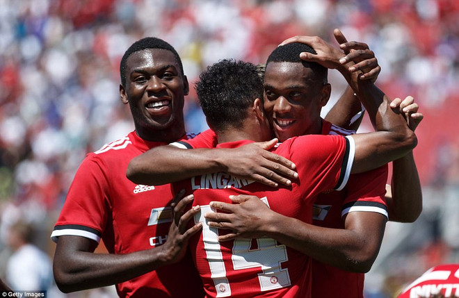 Manchester United đánh bại Real sau màn "đấu súng" siêu tệ ảnh 2