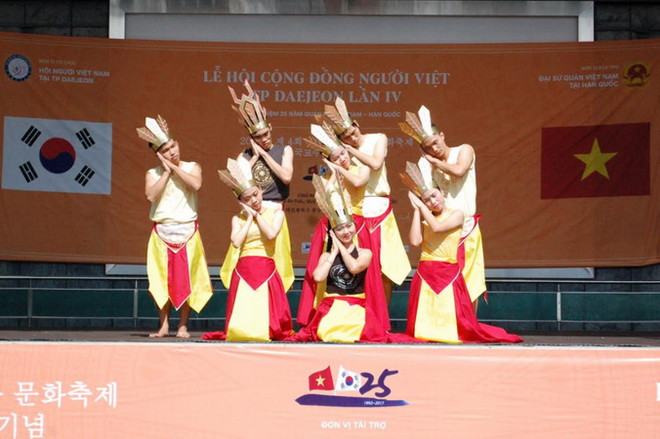 Tưng bừng lễ hội văn hóa cộng đồng người Việt tại thành phố Daejeon ảnh 1