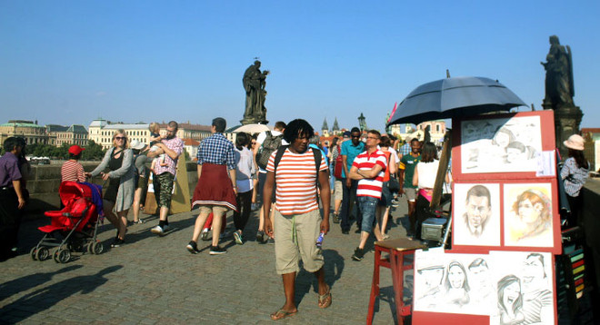 Séc tưng bừng kỷ niệm 660 năm ngày ra đời Cầu Tình yêu Praha ảnh 3