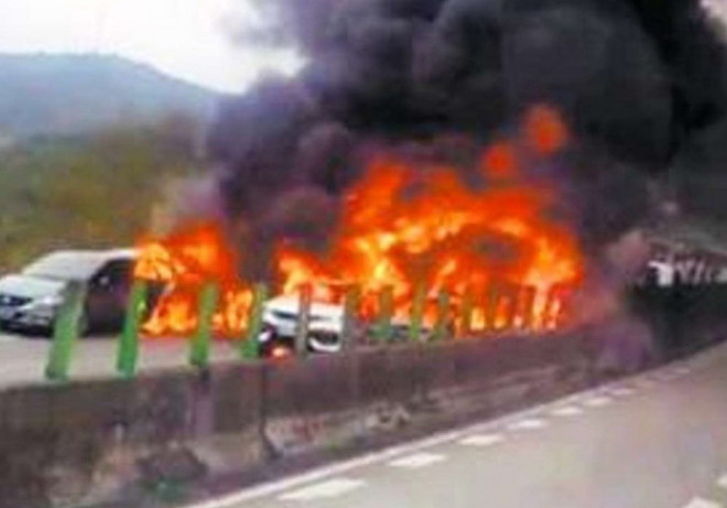 6 người chết, 7 xe cháy ngùn ngụt trong vụ tai nạn kinh hoàng ảnh 1