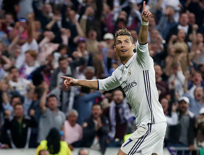 Ronaldo lập hat-trick, Real Madrid đặt 1 chân vào chung kết ảnh 1