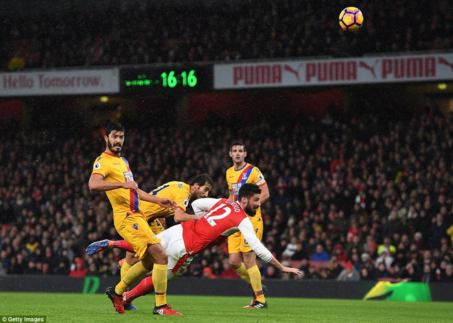 Siêu phẩm kiểu "bọ cạp" tuyệt đỉnh của tiền đạo Olivier Giroud ảnh 1