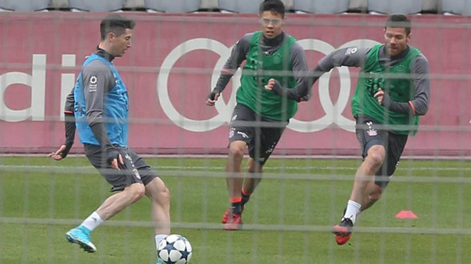 Sốc: Bayern "quyết đấu" Real mà không có trung vệ thực thụ? ảnh 4