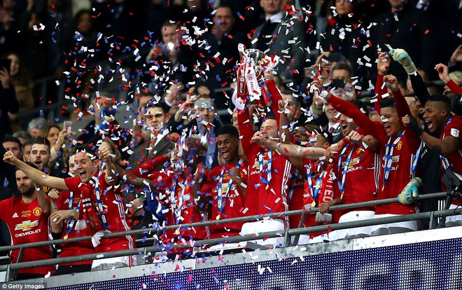 Ibrahimovic lập cú đúp, Manchester United đăng quang EFL Cup ảnh 1