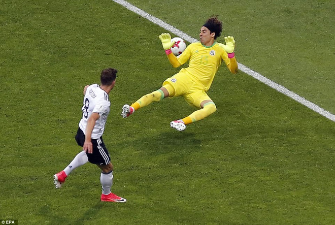 Leon Goretzka lập cú đúp cho tuyển Đức. Đức vào chung kết Confed Cup 2017 sau màn vùi dập Mexico ảnh 2