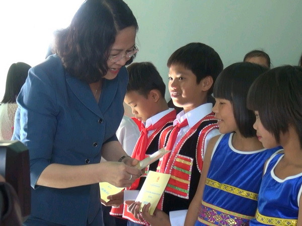 Phó Chủ tịch nước Đặng Thị Ngọc Thịnh thăm, tặng quà tại Gia Lai ảnh 1