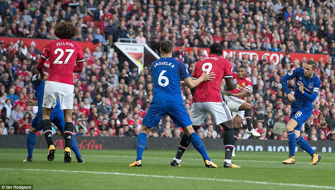 Vùi dập Everton, M.U vẫn xếp sau Man City do... bảng chữ cái ảnh 2