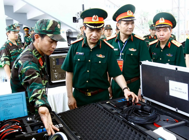 Bộ đội Đặc công diễn tập chống khủng bố, giải cứu con tin ảnh 1