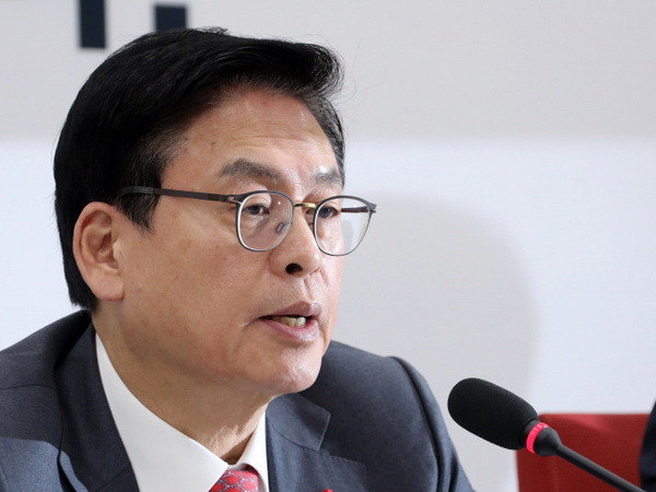 Đảng cầm quyền Hàn Quốc kêu gọi không vội ra phán quyết về tổng thống ảnh 1