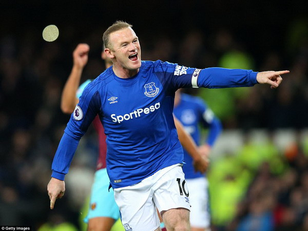 Cựu tiền đạo M.U Wayne Rooney lập siêu phẩm ghi từ giữa sân ảnh 1