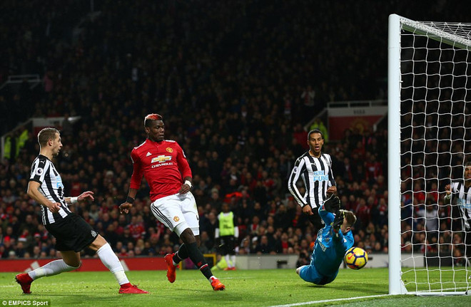 Manchester United ngược dòng thắng hủy diệt Newcastle United ảnh 1