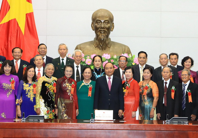 Thủ tướng gặp mặt nhân dịp kỷ niệm Ngày Quốc tế Người cao tuổi ảnh 1