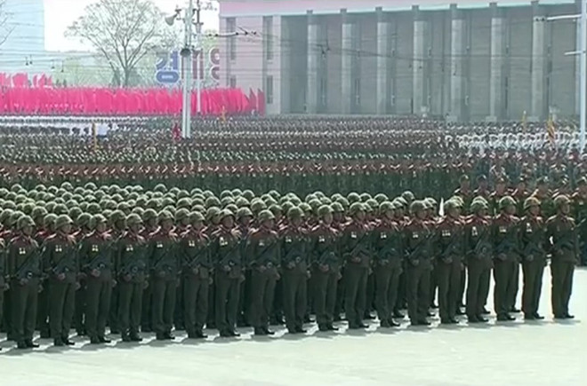 Video toàn cảnh lễ diễu binh phô trương sức mạnh của Triều Tiên ảnh 3