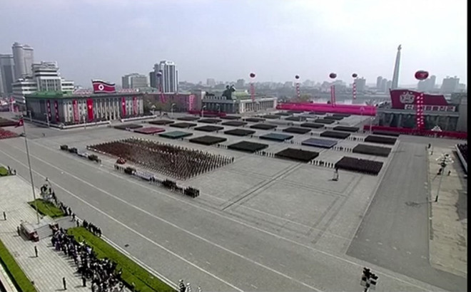 Video toàn cảnh lễ diễu binh phô trương sức mạnh của Triều Tiên ảnh 4