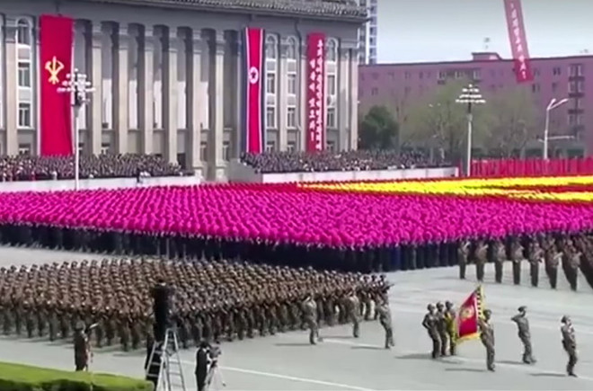 Video toàn cảnh lễ diễu binh phô trương sức mạnh của Triều Tiên ảnh 7