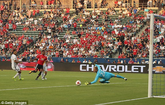 Manchester United giành chiến thắng tưng bừng trước LA Galaxy ảnh 1