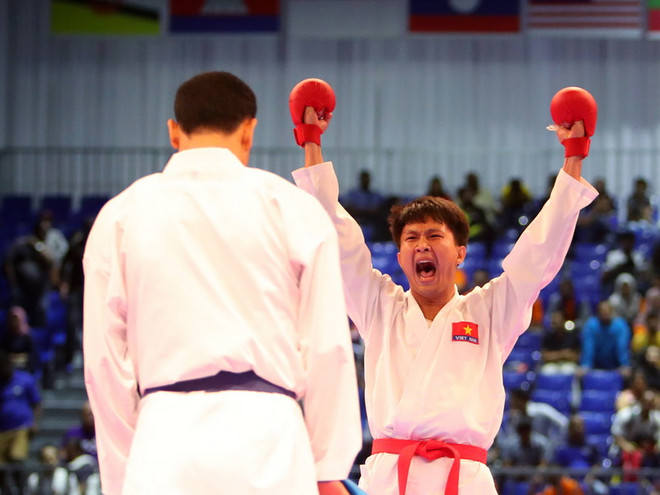 Karate liên tiếp giành 2 HCV sau khi đánh bại các đối thủ Thái Lan ảnh 1