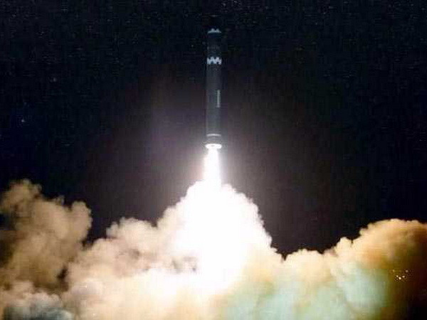 Báo Trung Quốc công bố "​bí kíp" sống sót khi bị tấn công hạt nhân ảnh 1