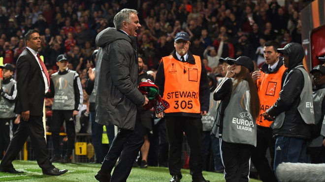 Jose Mourinho phát cuồng sau khi cùng M.U giành vé chung kết ảnh 2