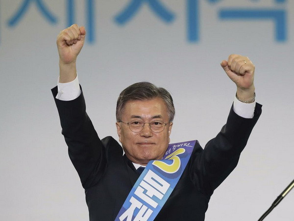 Ứng cử viên hàng đầu công bố cam kết tranh cử tổng thống Hàn Quốc ảnh 1