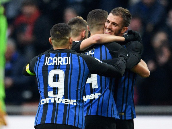 Inter lên ngôi đầu Serie A, AC Milan rơi chiến thắng khó tin ảnh 1