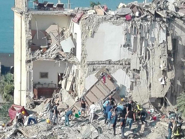 Sập tòa nhà chung cư 5 tầng ở Italy, nhiều người mất tích ảnh 1