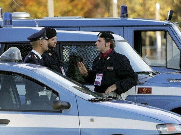 Cảnh sát Italy thu giữ nhiều vũ khí trong ngày diễn ra Hội nghị EU ảnh 1