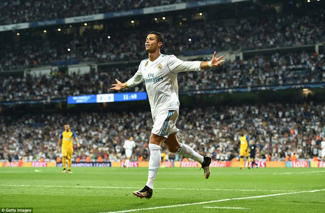 Cristiano Ronaldo tỏa sáng, liên tiếp phá kỷ lục của Lionel Messi ảnh 1