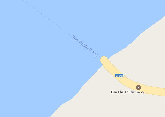 An Giang: Ôtô mất lái đâm chết 1 người rồi lao xuống sông Hậu ảnh 1