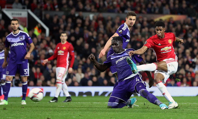 Xác định 4 đội vào bán kết Europa League sau loạt trận căng thẳng ảnh 1