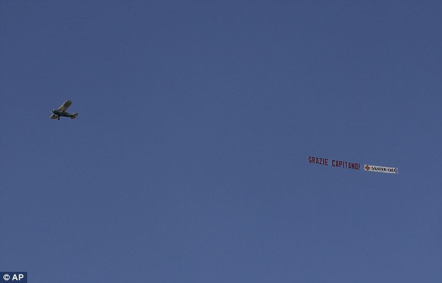 "Hoàng tử" Francesco Totti rơi lệ trong ngày giã từ sự nghiệp ảnh 6