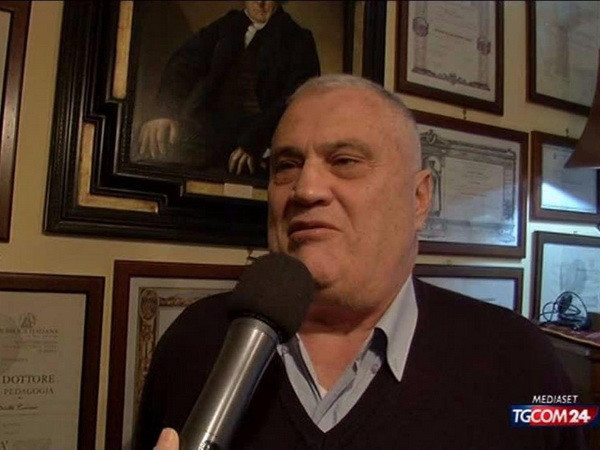 Cụ ông 70 tuổi ở Italy trở thành "Vua" các loại bằng đại học ảnh 1