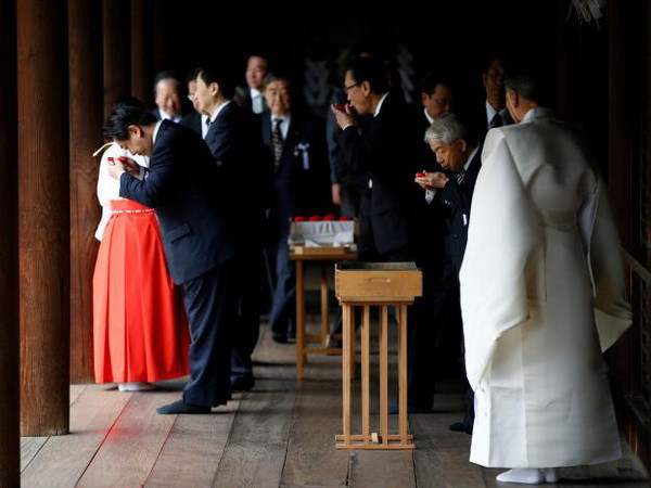 Hàn Quốc thất vọng về việc chính trị gia Nhật thăm đền Yasukuni ảnh 1