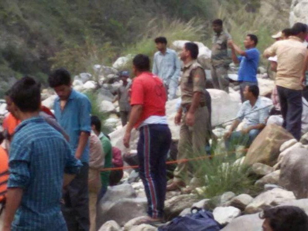 Tai nạn xe buýt thảm khốc ở Ấn Độ, khiến 21 người thiệt mạng ảnh 1